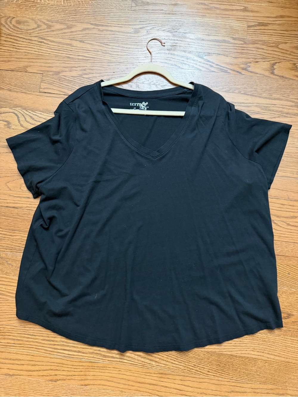 Terra & Sky 2X Black V-Neck Short Sleeve Plus Size Top